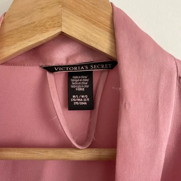 Pink VS robe - Picture 2 of 3